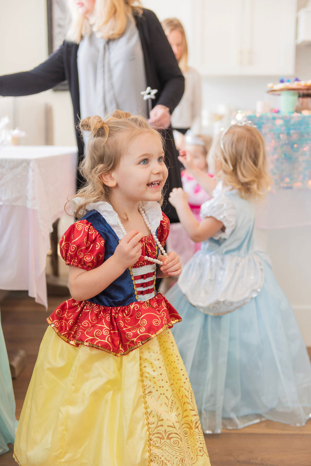Little Adventures 11326 Snow White Dress for 11-13 Years - 3XL Little Adventures 11326 Snow White Dress for 11-13 Years - 3XL